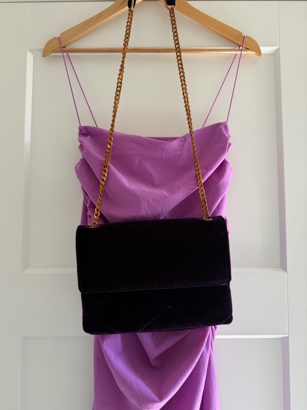Purple Velvet purse with Gold chain handle - Picture 4 of 15